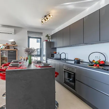 Apartament Beautiful In With Wifi Pula