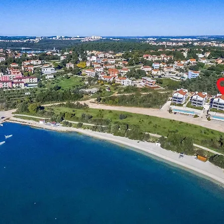 Apartament Beautiful In With Wifi Pula